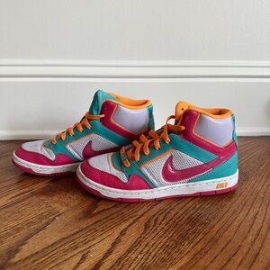 Nike women’s high tops in neon - size 8 - great condition